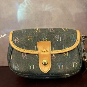 Dooney and Burke Wristlet👝👝